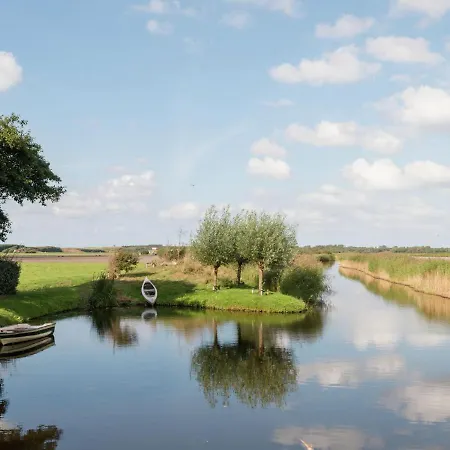 Spacious Near In Holiday home