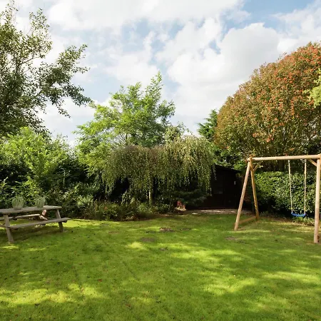 Spacious Near In Holiday home