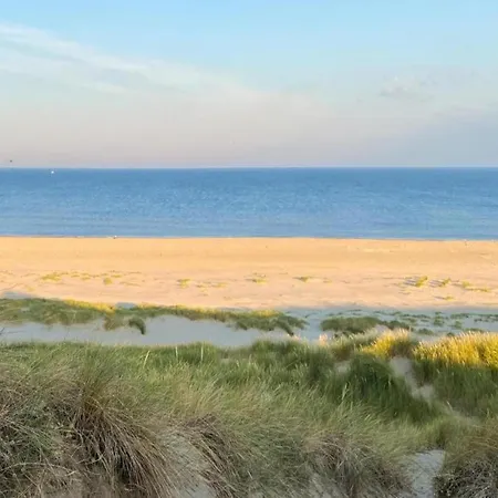 Spacious Near In Holiday home *
